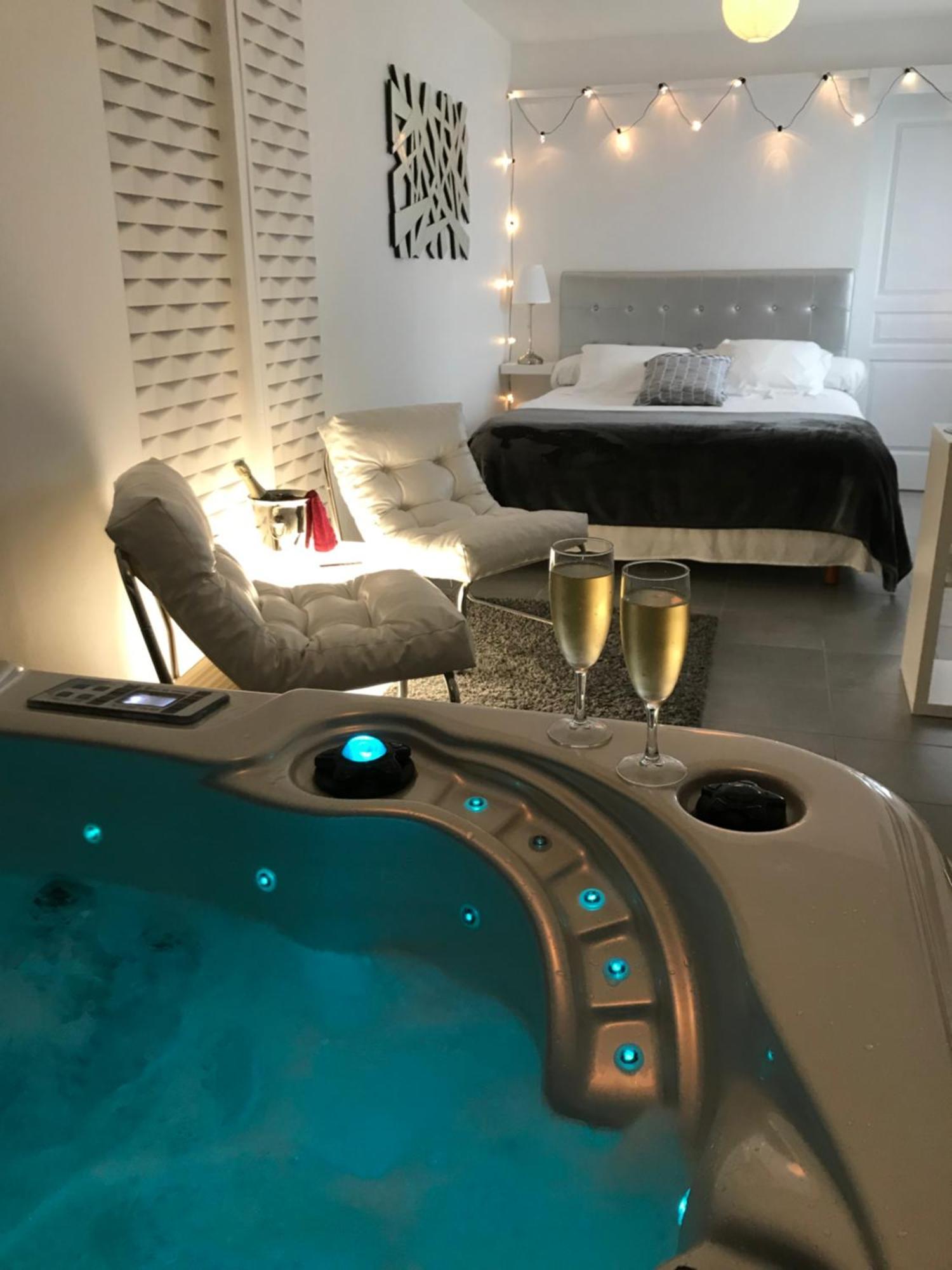 Le Relais De La Hardiesse 6Km Mont St Michel - Chambres Doubles - Suite Spa Privatif Courtils 외부 사진